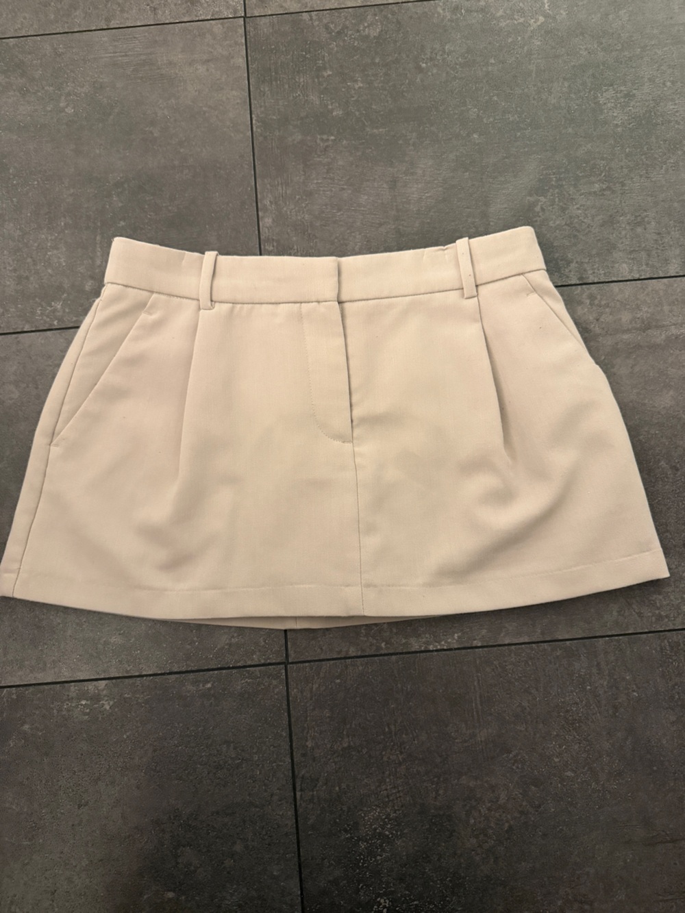 Abercrombie & Fitch Cream Tailored Skort